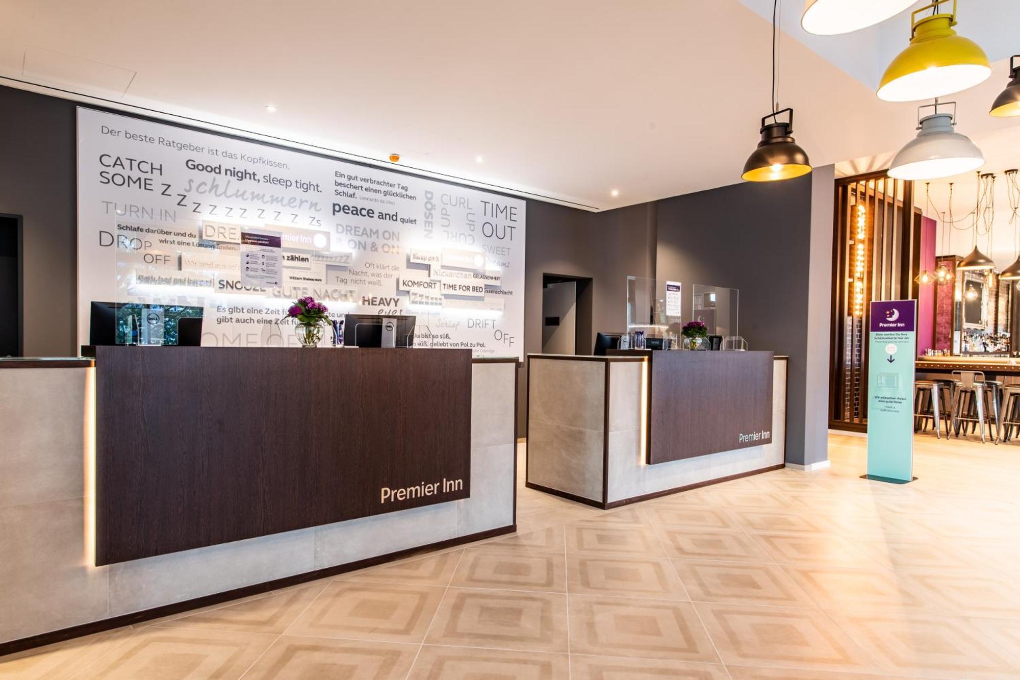 Premier Inn Stuttgart Feuerbach Esterno foto