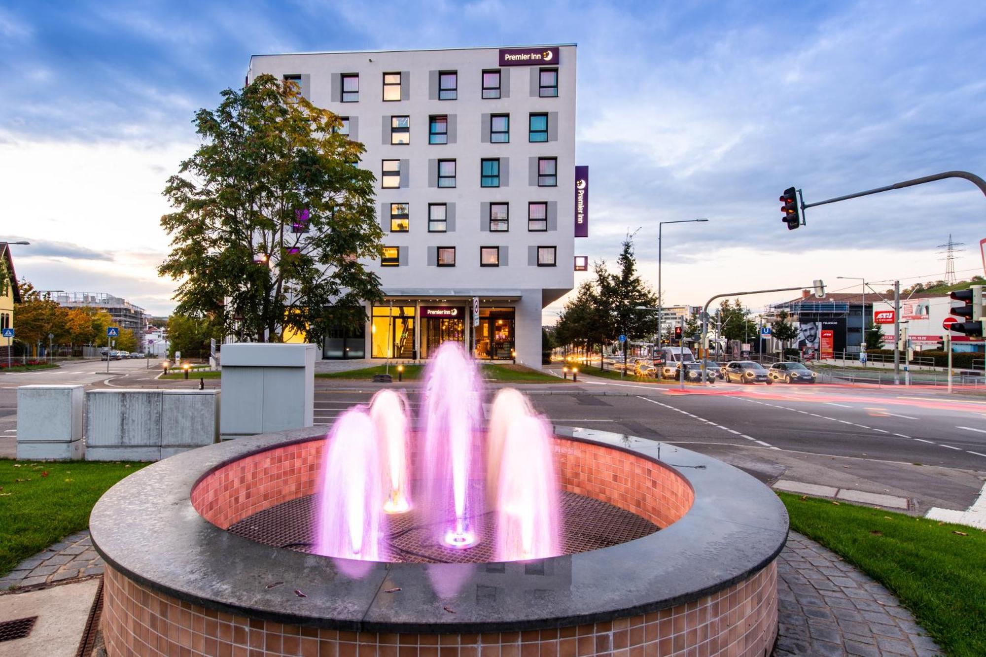 Premier Inn Stuttgart Feuerbach Esterno foto